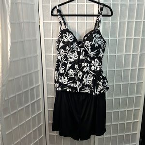 Woman’s Swim Tank-Tini Top with Shorts Black & White Size 20W New With Tags